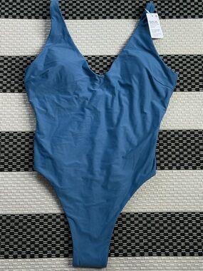 Lululemon Waterside V-Neck One Piece Swimsuit Blue Size 8 NWT